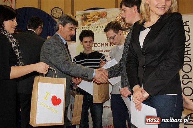 Zdjęcie w galerii na portalu naszraciborz.pl: Młody konsument kupuje z głową! wiadomości z regionu