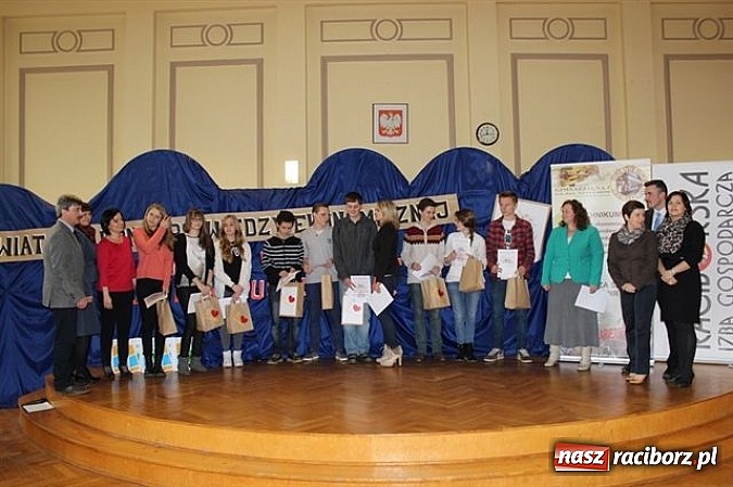 Zdjęcie w galerii na portalu naszraciborz.pl: Młody konsument kupuje z głową! wiadomości z regionu