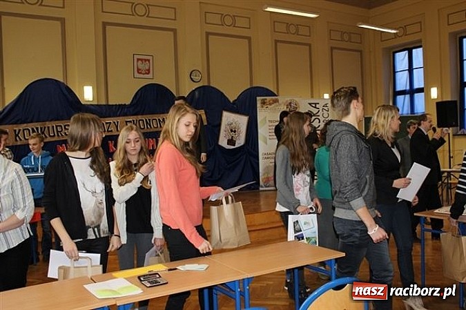 Zdjęcie w galerii na portalu naszraciborz.pl: Młody konsument kupuje z głową! wiadomości z regionu