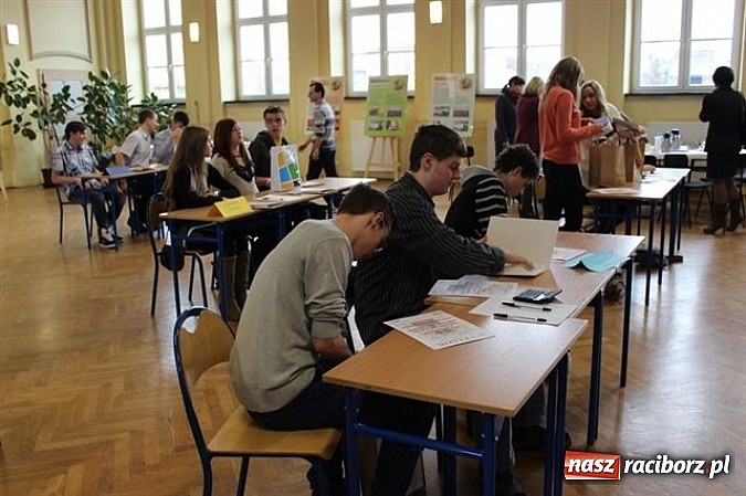 Zdjęcie w galerii na portalu naszraciborz.pl: Młody konsument kupuje z głową! wiadomości z regionu