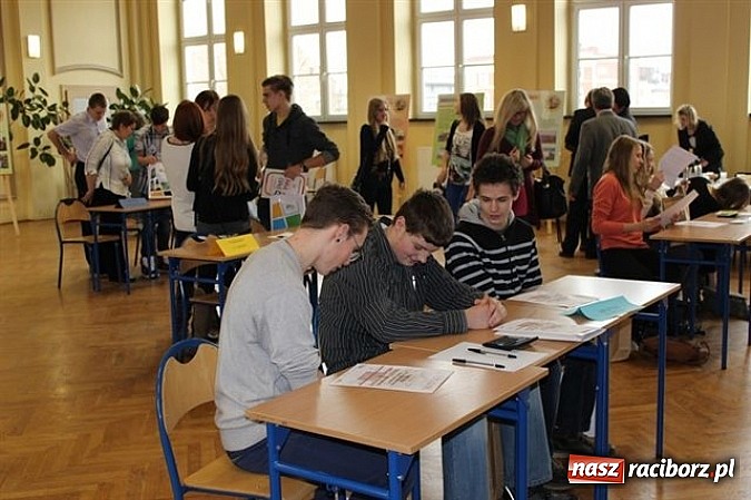 Zdjęcie w galerii na portalu naszraciborz.pl: Młody konsument kupuje z głową! wiadomości z regionu