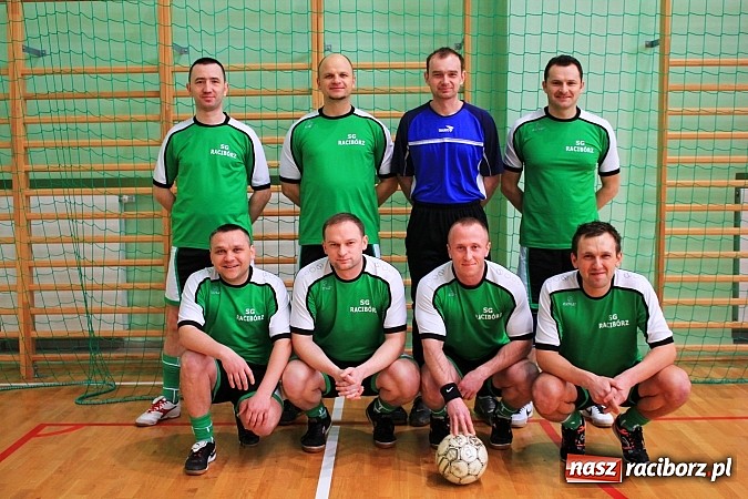 Zdjęcie w galerii na portalu naszraciborz.pl: Puchar Komendanta Powiatowego Policji w Raciborzu dla zespołu firmy Winiarski wiadomości z regionu