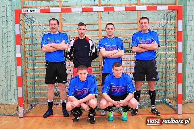 Zdjęcie w galerii na portalu naszraciborz.pl: Puchar Komendanta Powiatowego Policji w Raciborzu dla zespołu firmy Winiarski wiadomości z regionu