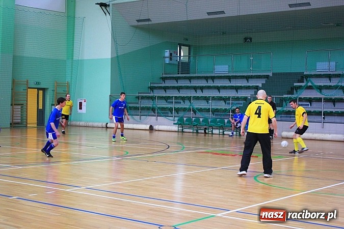 Zdjęcie w galerii na portalu naszraciborz.pl: Puchar Komendanta Powiatowego Policji w Raciborzu dla zespołu firmy Winiarski wiadomości z regionu