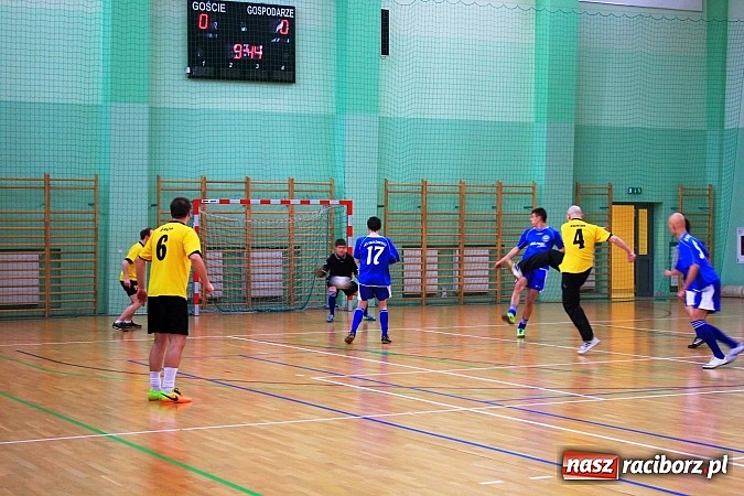 Zdjęcie w galerii na portalu naszraciborz.pl: Puchar Komendanta Powiatowego Policji w Raciborzu dla zespołu firmy Winiarski wiadomości z regionu