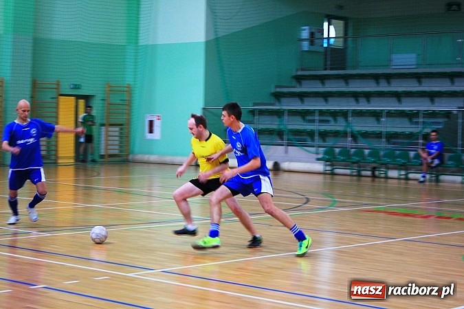Zdjęcie w galerii na portalu naszraciborz.pl: Puchar Komendanta Powiatowego Policji w Raciborzu dla zespołu firmy Winiarski wiadomości z regionu