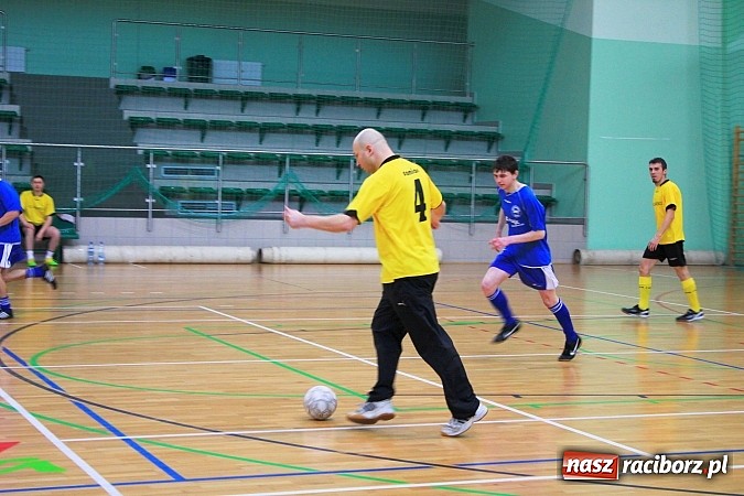 Zdjęcie w galerii na portalu naszraciborz.pl: Puchar Komendanta Powiatowego Policji w Raciborzu dla zespołu firmy Winiarski wiadomości z regionu