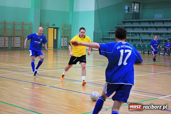 Zdjęcie w galerii na portalu naszraciborz.pl: Puchar Komendanta Powiatowego Policji w Raciborzu dla zespołu firmy Winiarski wiadomości z regionu