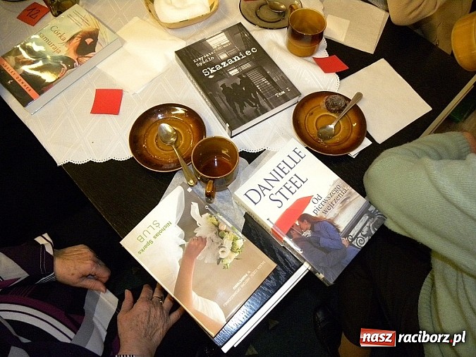 Zdjęcie w galerii na portalu naszraciborz.pl: Święto Kobiet, mała czarna i książka wiadomości z regionu