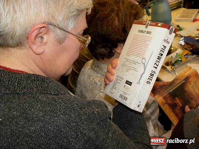 Zdjęcie w galerii na portalu naszraciborz.pl: Święto Kobiet, mała czarna i książka wiadomości z regionu