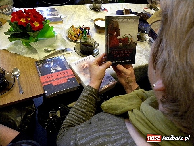 Zdjęcie w galerii na portalu naszraciborz.pl: Święto Kobiet, mała czarna i książka wiadomości z regionu