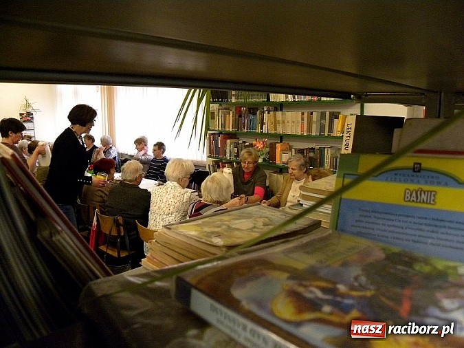 Zdjęcie w galerii na portalu naszraciborz.pl: Święto Kobiet, mała czarna i książka wiadomości z regionu