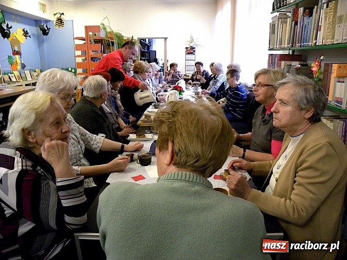 Zdjęcie w galerii na portalu naszraciborz.pl: Święto Kobiet, mała czarna i książka wiadomości z regionu