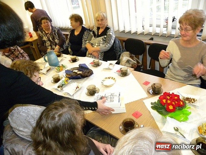 Zdjęcie w galerii na portalu naszraciborz.pl: Święto Kobiet, mała czarna i książka wiadomości z regionu
