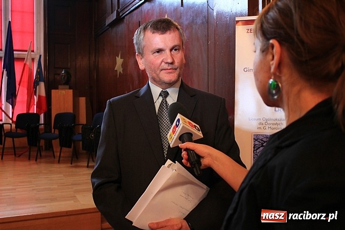 Zdjęcie w galerii na portalu naszraciborz.pl: Marcel Strzeduła zwycięzcą VIII Powiatowego Konkursu Wiedzy o Społeczeństwie wiadomości z regionu