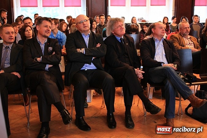 Zdjęcie w galerii na portalu naszraciborz.pl: Marcel Strzeduła zwycięzcą VIII Powiatowego Konkursu Wiedzy o Społeczeństwie wiadomości z regionu