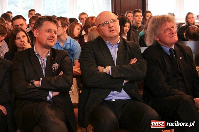 Zdjęcie w galerii na portalu naszraciborz.pl: Marcel Strzeduła zwycięzcą VIII Powiatowego Konkursu Wiedzy o Społeczeństwie wiadomości z regionu