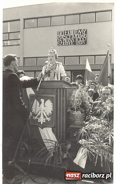 Zdjęcie w galerii na portalu naszraciborz.pl: Kamień węgielny pod raciborską Tysiąclatkę wiadomości z regionu