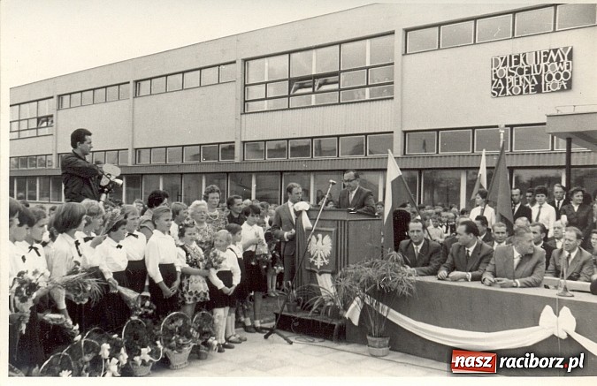 Zdjęcie w galerii na portalu naszraciborz.pl: Kamień węgielny pod raciborską Tysiąclatkę wiadomości z regionu