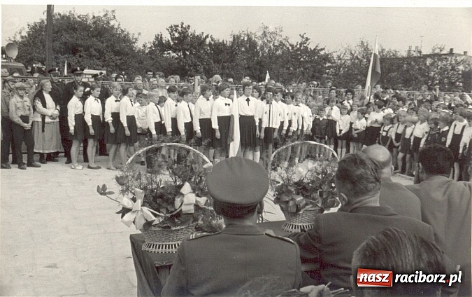 Zdjęcie w galerii na portalu naszraciborz.pl: Kamień węgielny pod raciborską Tysiąclatkę wiadomości z regionu