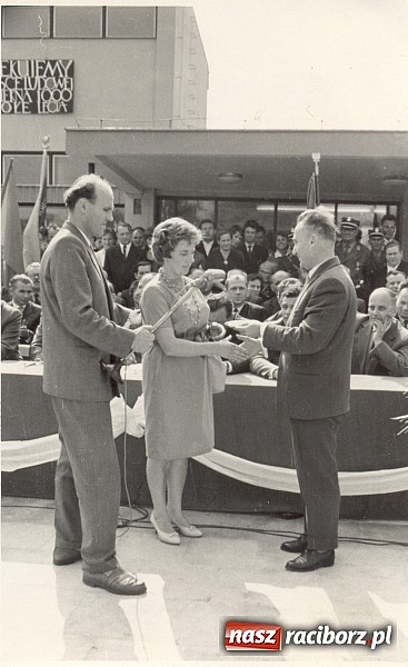 Zdjęcie w galerii na portalu naszraciborz.pl: Kamień węgielny pod raciborską Tysiąclatkę wiadomości z regionu