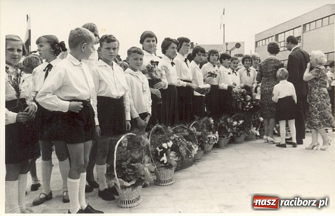 Zdjęcie w galerii na portalu naszraciborz.pl: Kamień węgielny pod raciborską Tysiąclatkę wiadomości z regionu