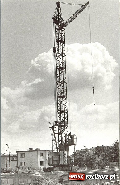 Zdjęcie w galerii na portalu naszraciborz.pl: Kamień węgielny pod raciborską Tysiąclatkę wiadomości z regionu