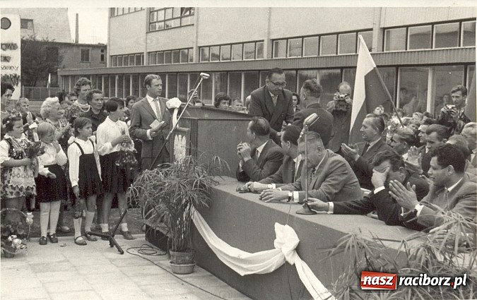 Zdjęcie w galerii na portalu naszraciborz.pl: Kamień węgielny pod raciborską Tysiąclatkę wiadomości z regionu