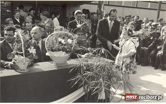 Zdjęcie w galerii na portalu naszraciborz.pl: Kamień węgielny pod raciborską Tysiąclatkę wiadomości z regionu