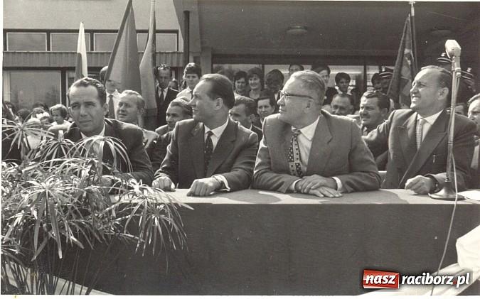 Zdjęcie w galerii na portalu naszraciborz.pl: Kamień węgielny pod raciborską Tysiąclatkę wiadomości z regionu