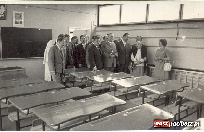 Zdjęcie w galerii na portalu naszraciborz.pl: Kamień węgielny pod raciborską Tysiąclatkę wiadomości z regionu