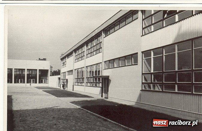 Zdjęcie w galerii na portalu naszraciborz.pl: Kamień węgielny pod raciborską Tysiąclatkę wiadomości z regionu