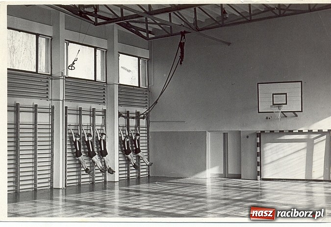 Zdjęcie w galerii na portalu naszraciborz.pl: Kamień węgielny pod raciborską Tysiąclatkę wiadomości z regionu