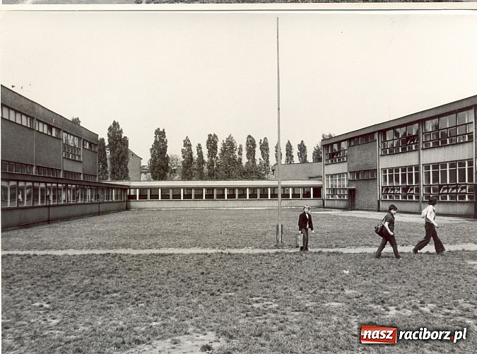 Zdjęcie w galerii na portalu naszraciborz.pl: Kamień węgielny pod raciborską Tysiąclatkę wiadomości z regionu