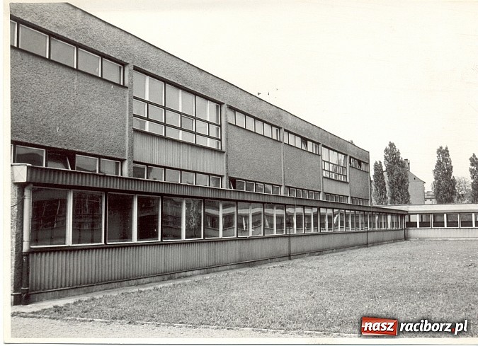 Zdjęcie w galerii na portalu naszraciborz.pl: Kamień węgielny pod raciborską Tysiąclatkę wiadomości z regionu