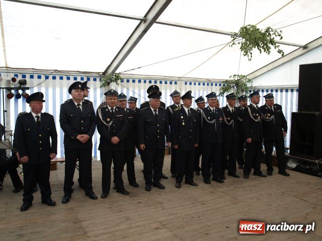 Zdjęcie w galerii na portalu naszraciborz.pl: Strażacka parada w Pietraszynie wiadomości z regionu