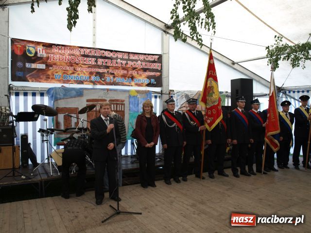 Zdjęcie w galerii na portalu naszraciborz.pl: Strażacka parada w Pietraszynie wiadomości z regionu