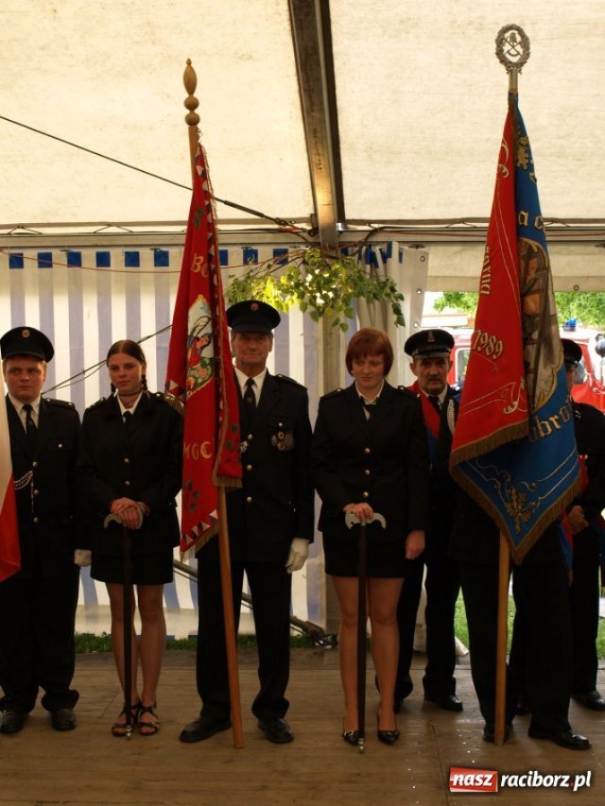 Zdjęcie w galerii na portalu naszraciborz.pl: Strażacka parada w Pietraszynie wiadomości z regionu