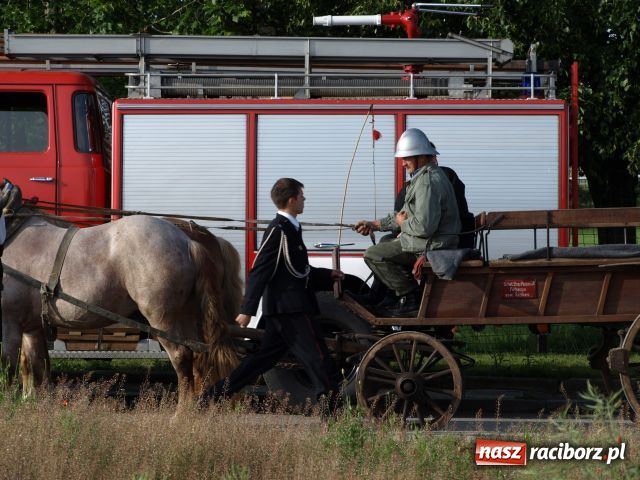 Zdjęcie w galerii na portalu naszraciborz.pl: Strażacka parada w Pietraszynie wiadomości z regionu