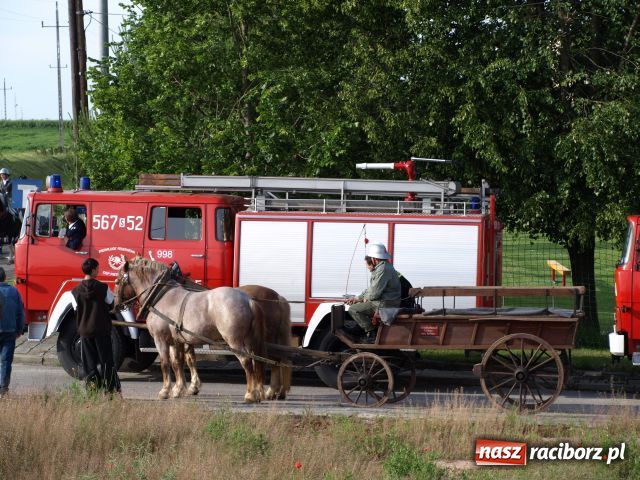 Zdjęcie w galerii na portalu naszraciborz.pl: Strażacka parada w Pietraszynie wiadomości z regionu