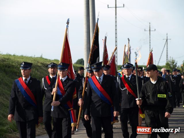 Zdjęcie w galerii na portalu naszraciborz.pl: Strażacka parada w Pietraszynie wiadomości z regionu