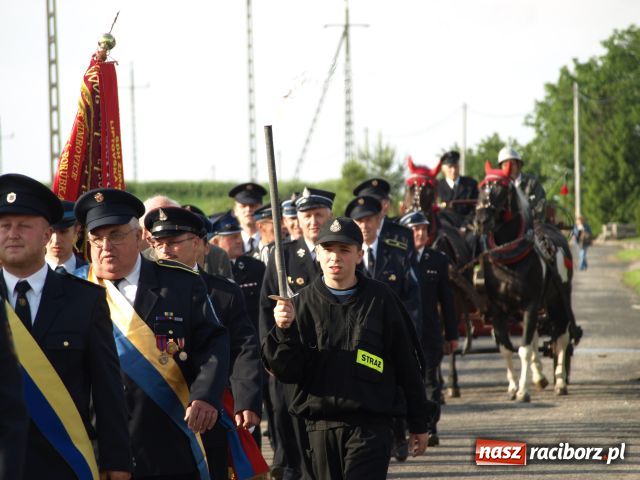 Zdjęcie w galerii na portalu naszraciborz.pl: Strażacka parada w Pietraszynie wiadomości z regionu