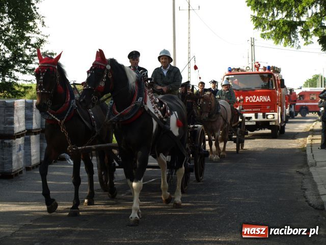 Zdjęcie w galerii na portalu naszraciborz.pl: Strażacka parada w Pietraszynie wiadomości z regionu