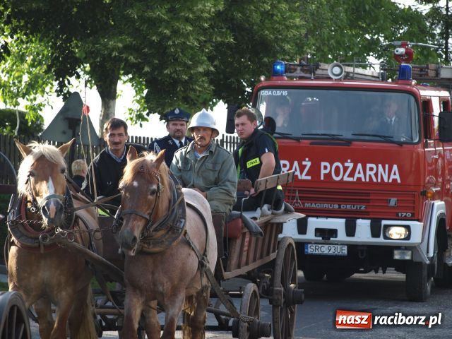 Zdjęcie w galerii na portalu naszraciborz.pl: Strażacka parada w Pietraszynie wiadomości z regionu