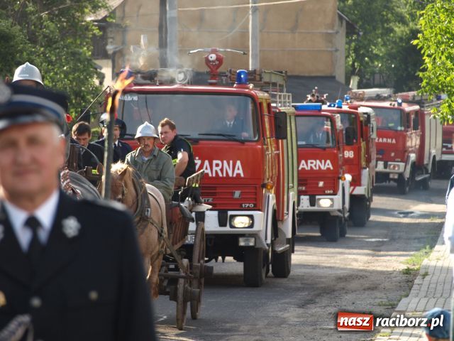 Zdjęcie w galerii na portalu naszraciborz.pl: Strażacka parada w Pietraszynie wiadomości z regionu