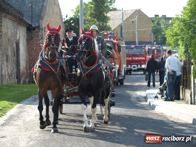 Zdjęcie w galerii na portalu naszraciborz.pl: Strażacka parada w Pietraszynie wiadomości z regionu