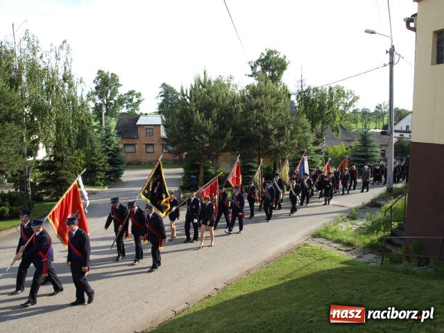 Zdjęcie w galerii na portalu naszraciborz.pl: Strażacka parada w Pietraszynie wiadomości z regionu