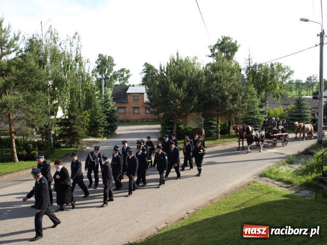 Zdjęcie w galerii na portalu naszraciborz.pl: Strażacka parada w Pietraszynie wiadomości z regionu