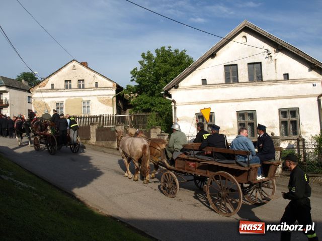 Zdjęcie w galerii na portalu naszraciborz.pl: Strażacka parada w Pietraszynie wiadomości z regionu