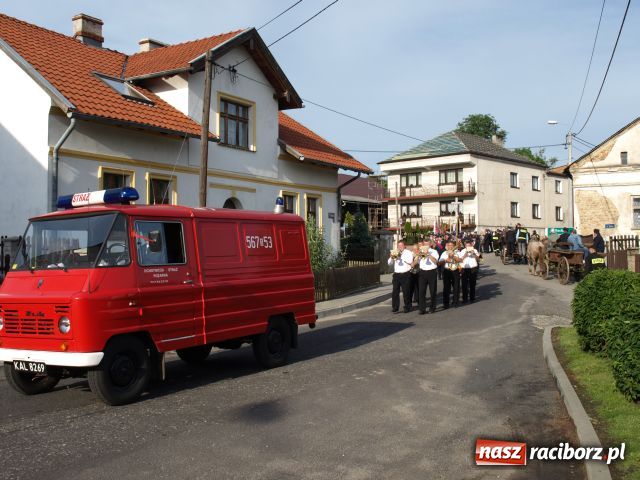 Zdjęcie w galerii na portalu naszraciborz.pl: Strażacka parada w Pietraszynie wiadomości z regionu